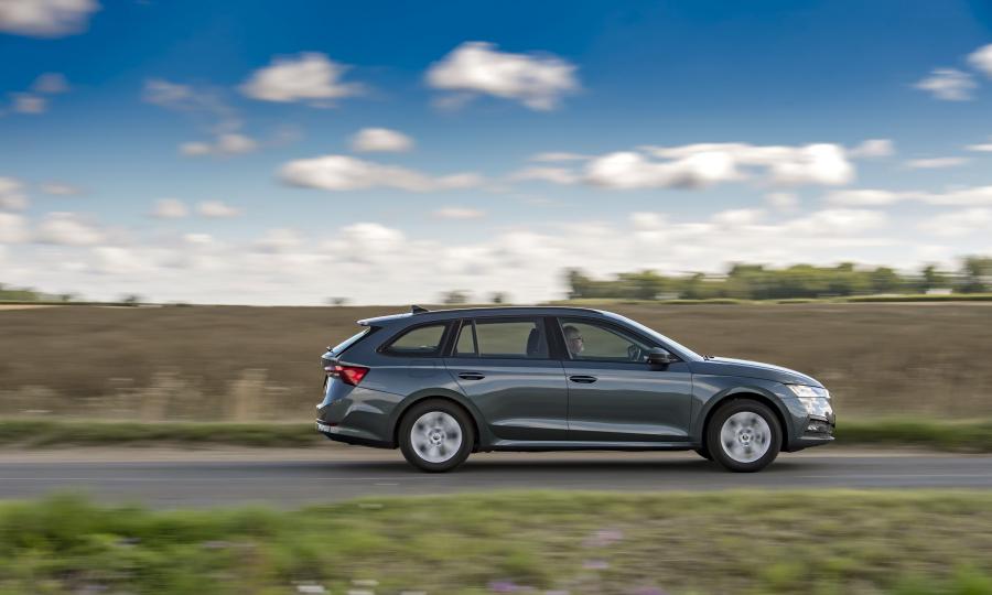  Skoda Octavia Estate 2020 года  (UK) (фото 10 из 42)